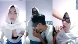 Jeslyn Cantik Jilbab SM4 Mulus Diewe Pacar LIVE Video by BebasIndo