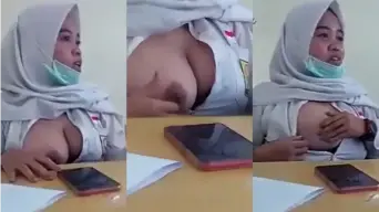 SMA Hijab Tobrut Pamer Tetek di Kelas Video by AVTub SMA Hijab Tobrut Pamer Tetek di Kelas Video by AVTub