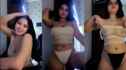 Babyfe Pamer Puting Susu Video by xNxx