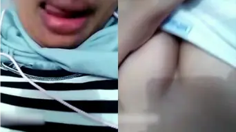 Cewek Hijab Melet Mainin Susu Video by HQporner