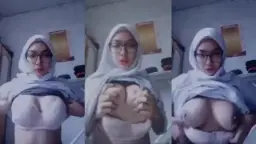 SM4 Hijab Kacamata Sange Video by simontok